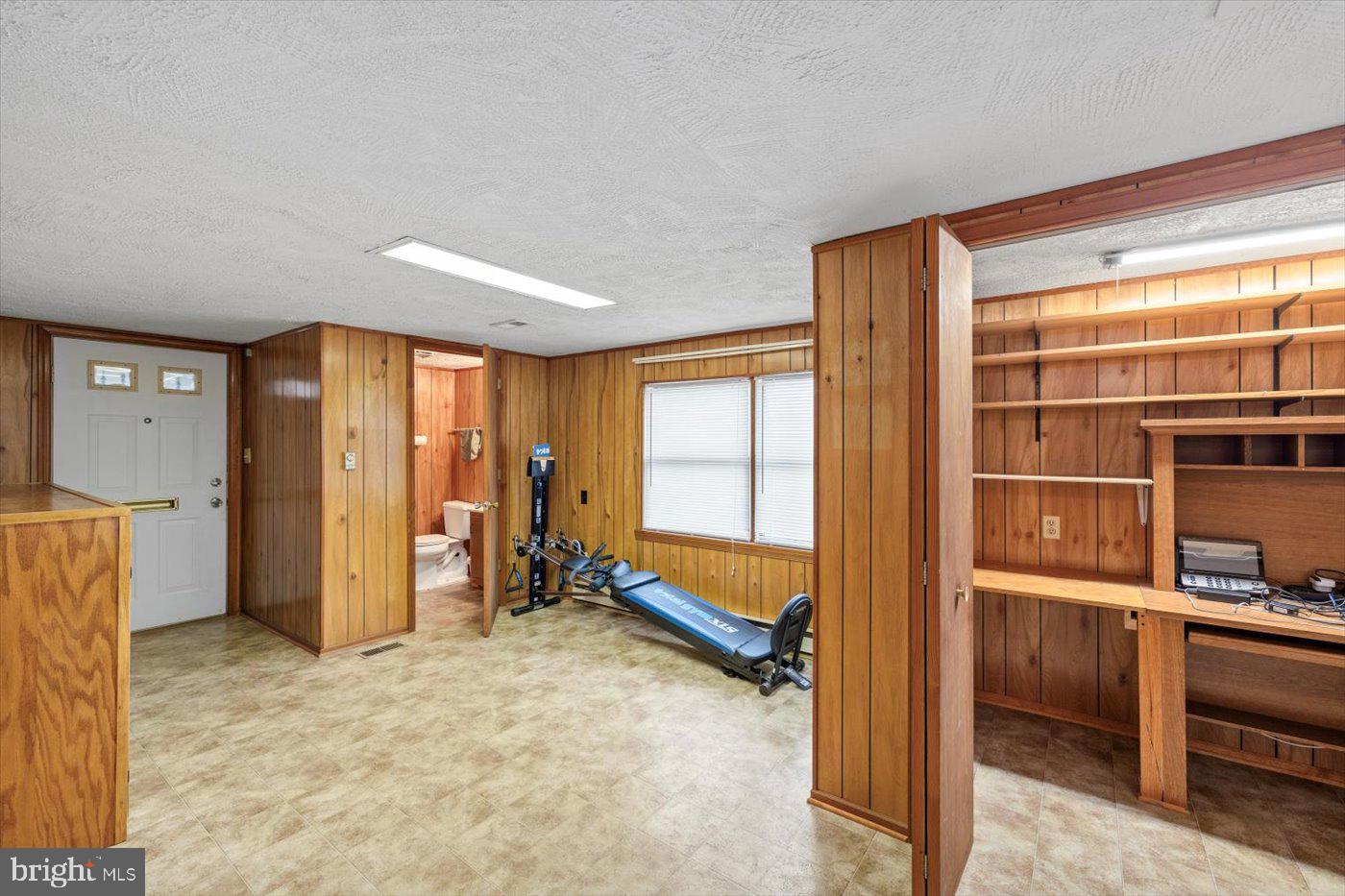 110 Longfield Road Colonial Beach, VA 22443 - Photo 21 of 40 a livingroom with furniture and a window