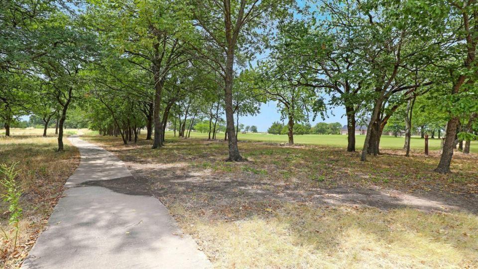 334 Golf Walk Circle Denison, TX 75020 - Photo 12 of 21