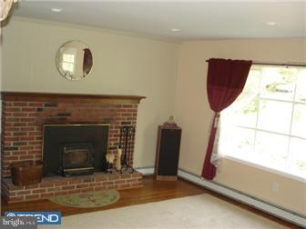 162 Valley Road Warrington, PA 18976 - Photo 4 of 12 Living Room