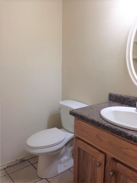 1720 Stonegate Drive Denton, TX 76205 - Photo 3 of 16 a bathroom with a granite countertop toilet and a sink