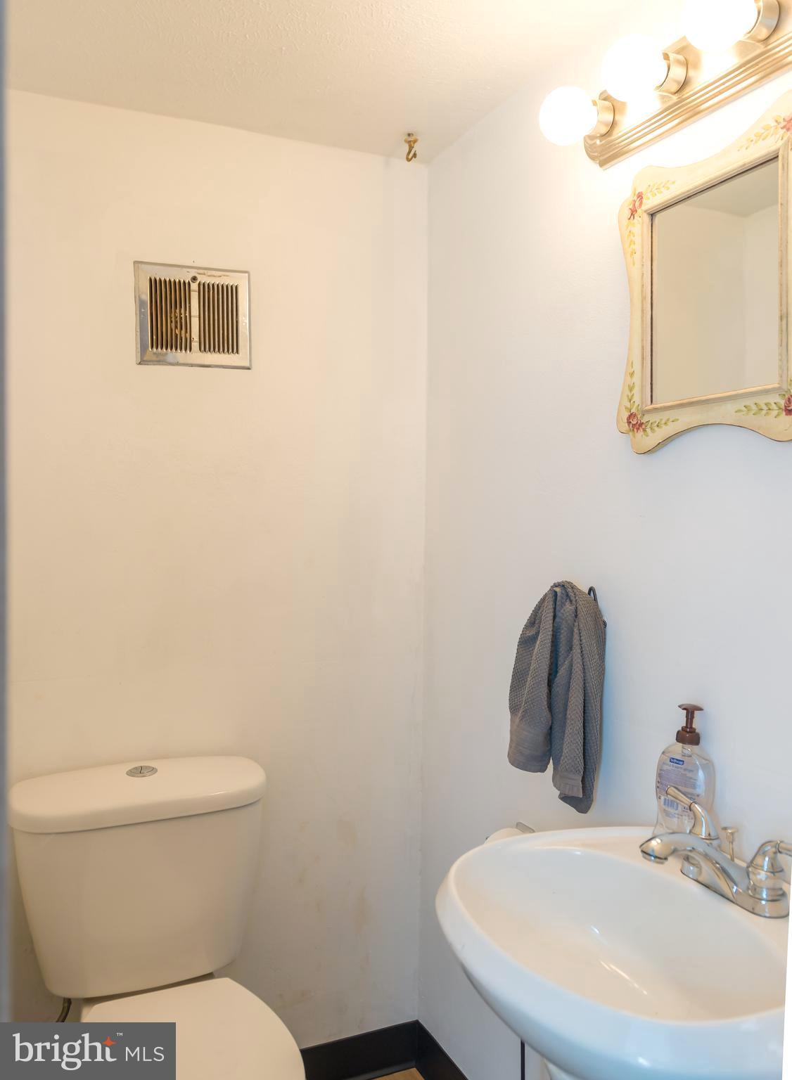 3444 Holyoke Road Philadelphia, PA 19114 - Photo 13 of 28 Bathroom #1