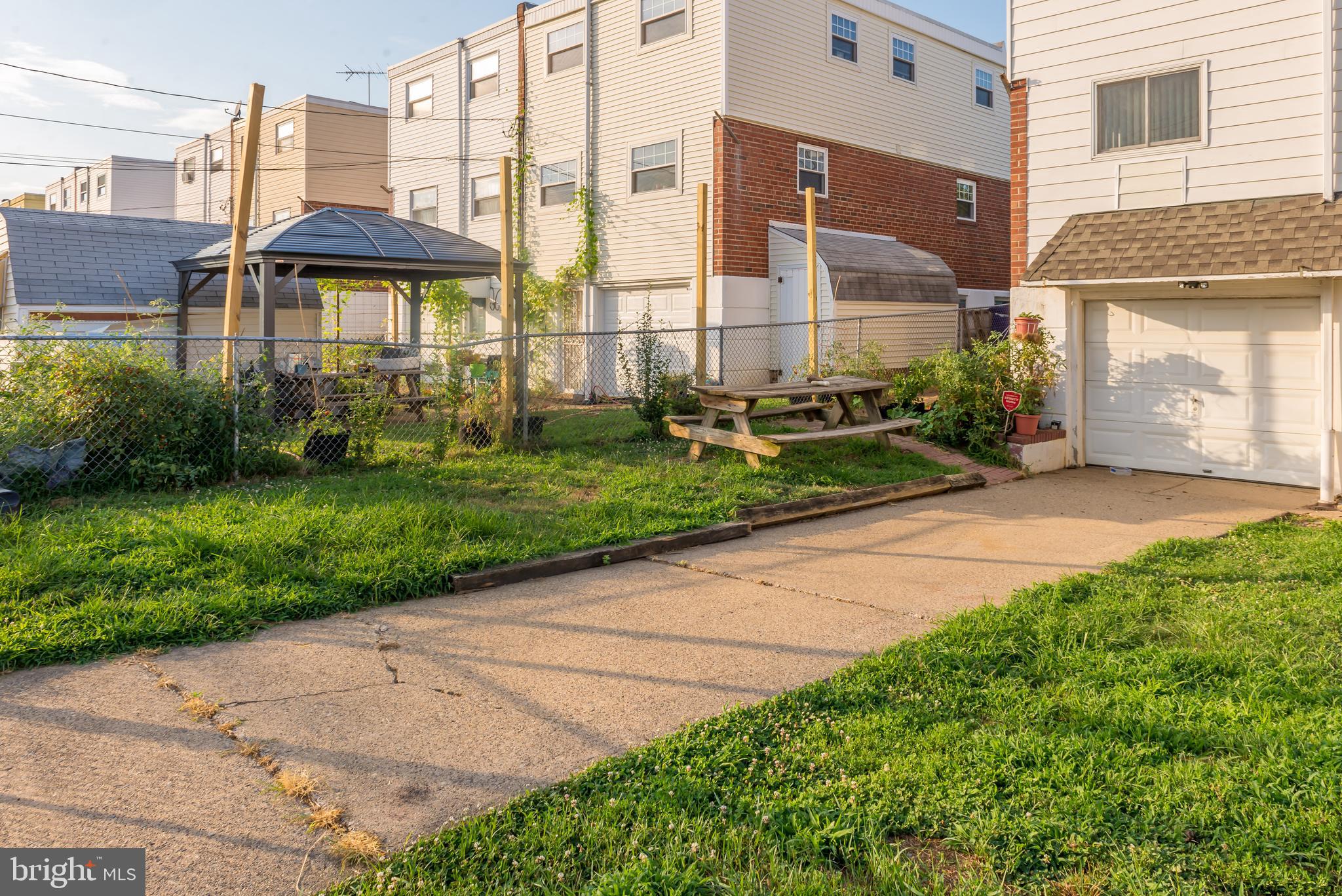 3444 Holyoke Road Philadelphia, PA 19114 - Photo 28 of 28 Large driveway