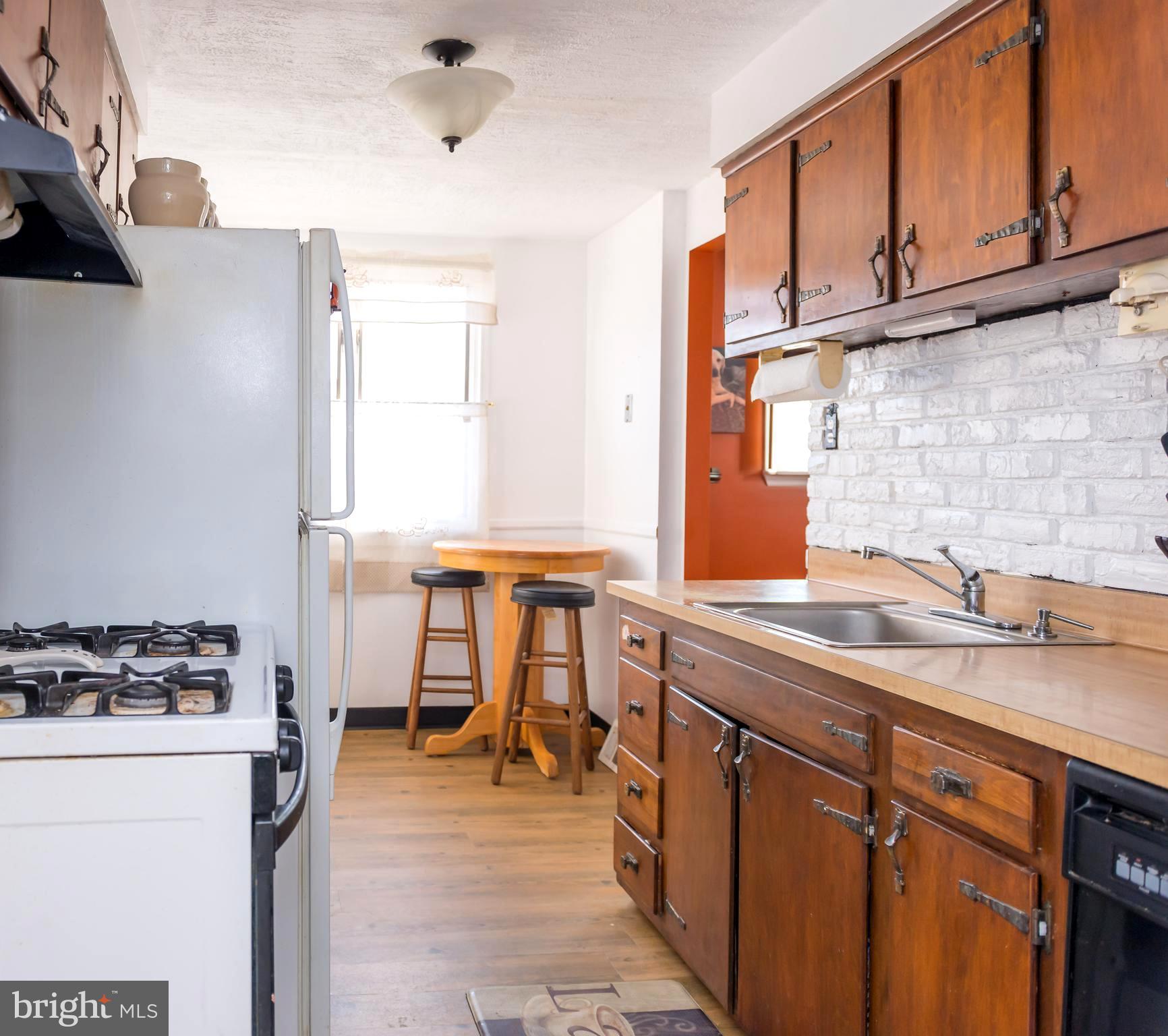 3444 Holyoke Road Philadelphia, PA 19114 - Photo 10 of 28 Alley style kitchen.