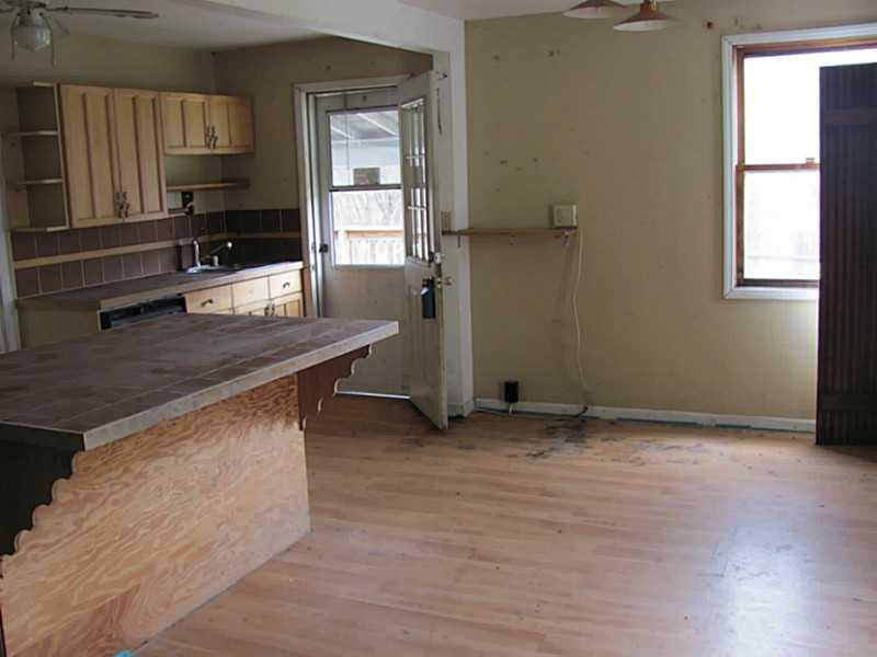 1226 Chicora Road Chicora, PA 16025 - Photo 4 of 10 Kitchen.