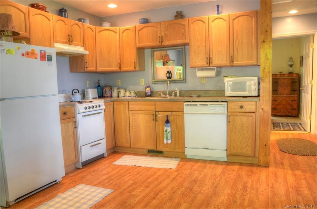 970 Henderson Road Franklin, NC 28734 - Photo 10 of 20 Gallery Image 10