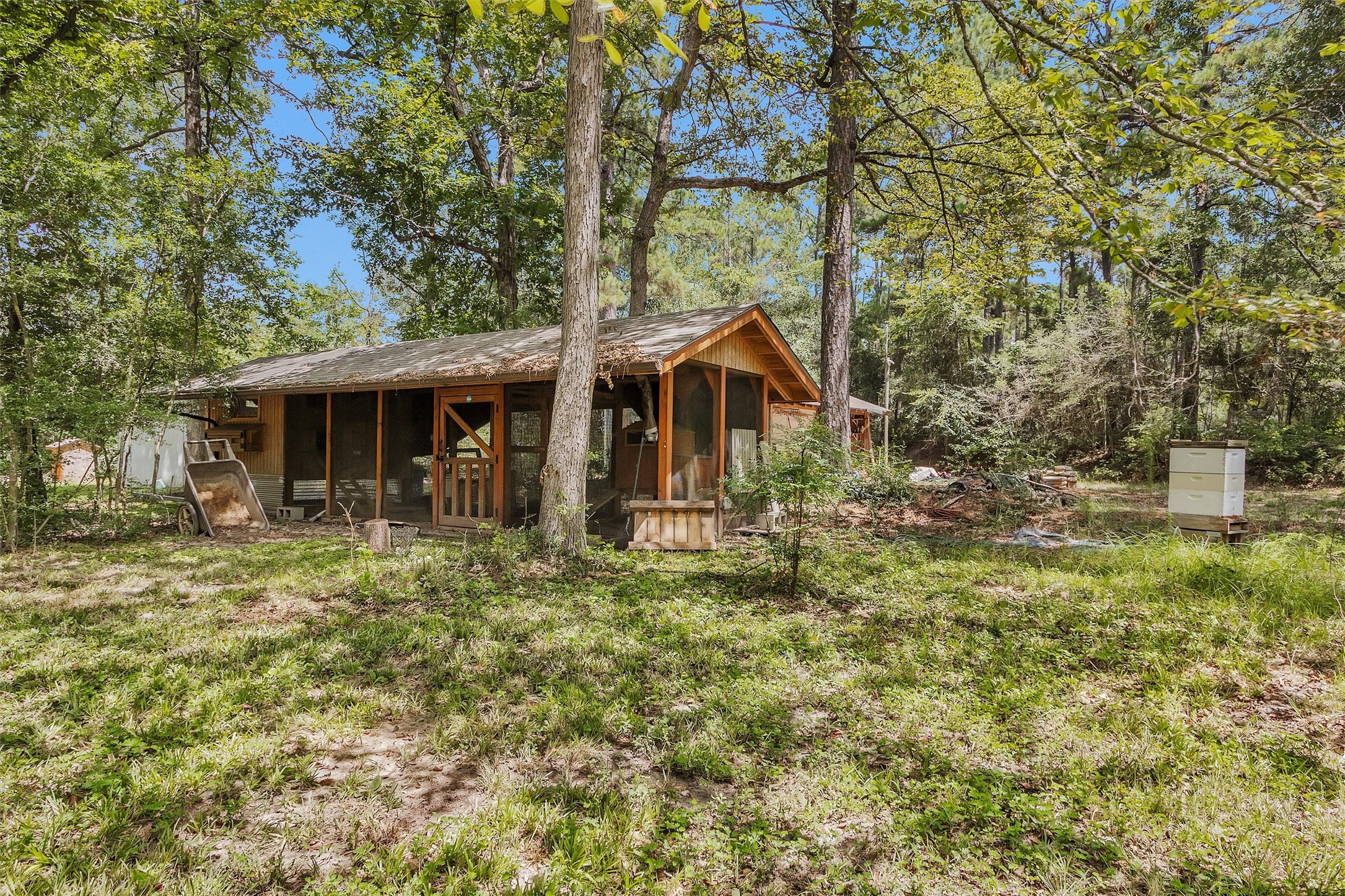 10331 Iron Ore Road Conroe, TX 77303 - Photo 39 of 47 Spoil the feathered friends with this Coop.
