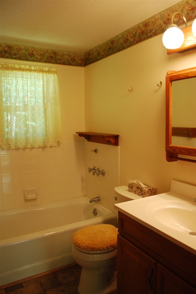 7420 Deepwater Point Road Williamsburg, MI 49690 - Photo 21 of 33 1801821-20.JPG