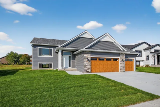 $479,900 | 239 Stonelake Drive Southeast, Rochester, MN 55904