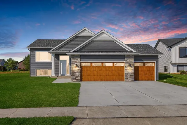 $479,900 | 239 Stonelake Drive Southeast, Rochester, MN 55904