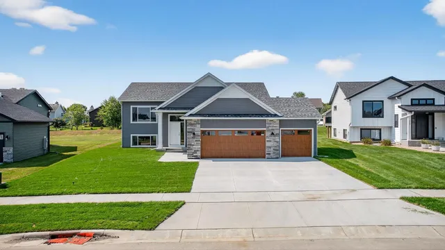 $479,900 | 239 Stonelake Drive Southeast, Rochester, MN 55904