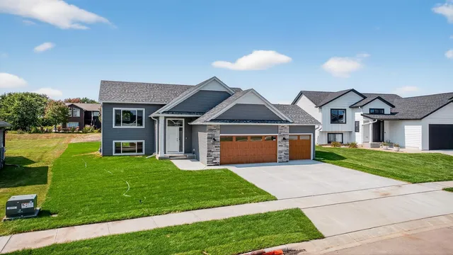 $479,900 | 239 Stonelake Drive Southeast, Rochester, MN 55904