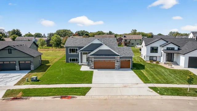 $479,900 | 239 Stonelake Drive Southeast, Rochester, MN 55904