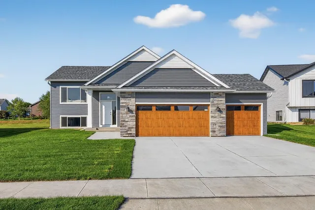 $479,900 | 239 Stonelake Drive Southeast, Rochester, MN 55904