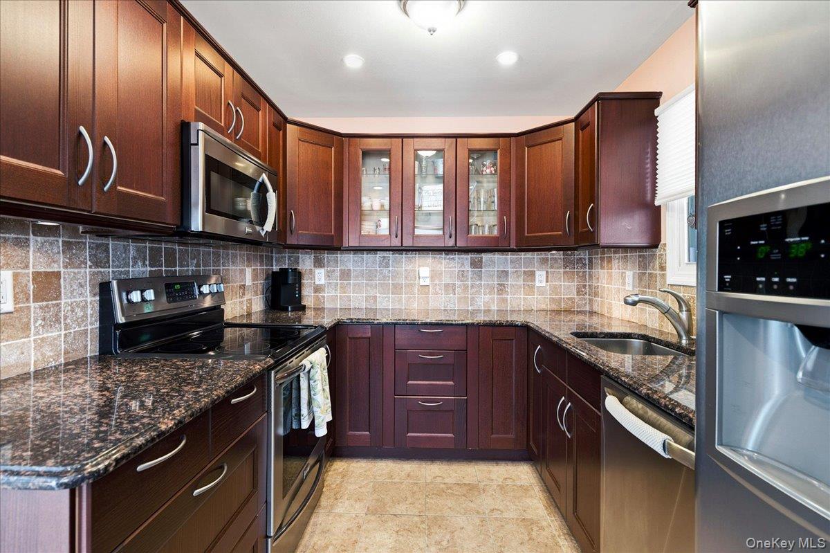 29 Milton Road Babylon, NY 11702 - Photo 9 of 25 Gallery Image 9
