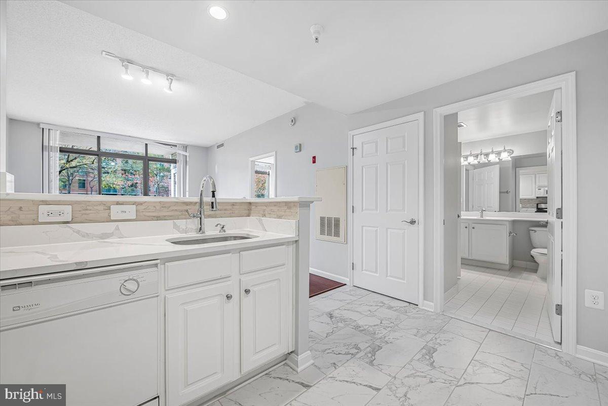 11710 Old Georgetown Road, Unit 121 North Bethesda, MD 20852 - Photo 8 of 35 a bathroom with a granite countertop sink mirror and a