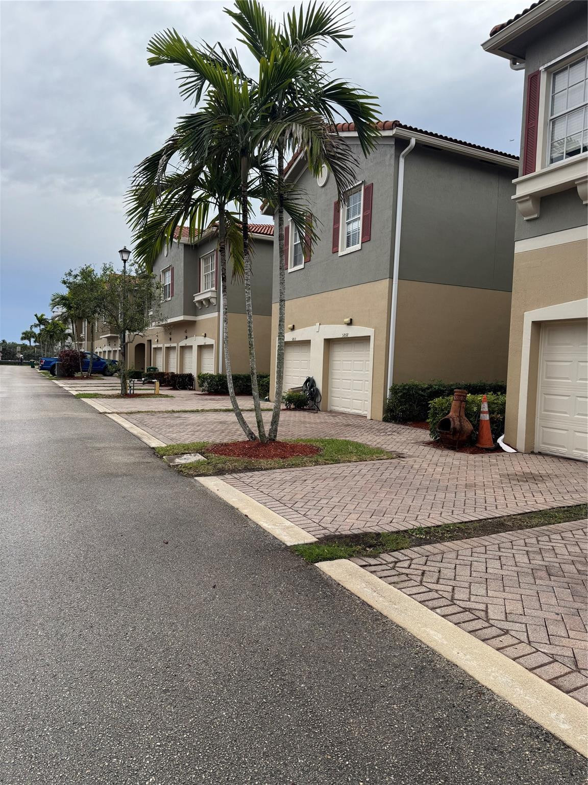 5802 Hampton Hills Boulevard, Unit 5802 Fort Lauderdale, FL 33321 - Photo 3 of 22 Photo 3