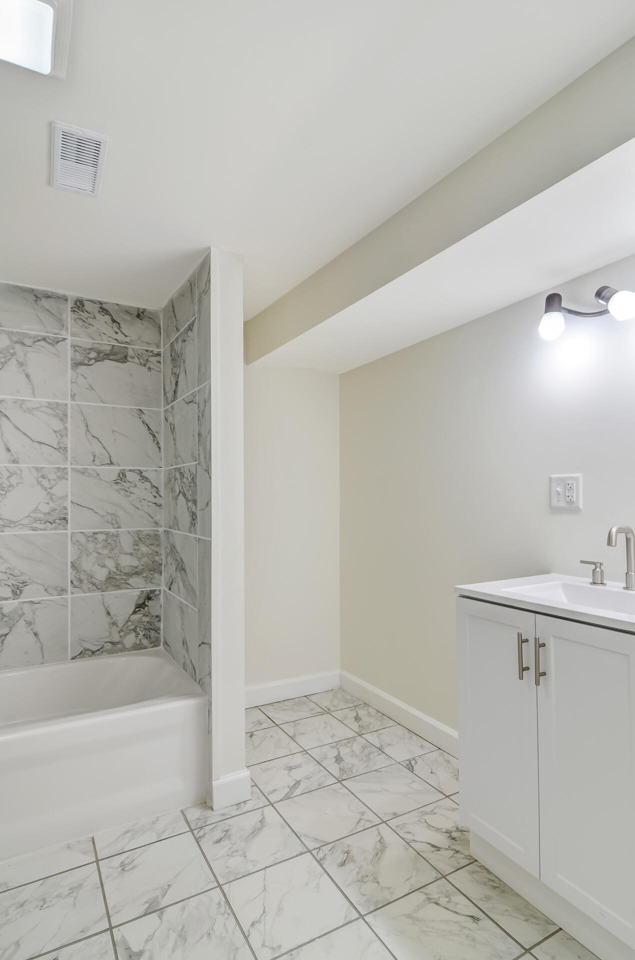 246 142nd Street Hammond, IN 46327 - Photo 21 of 30 a bathroom with a sink a toilet and bathtub