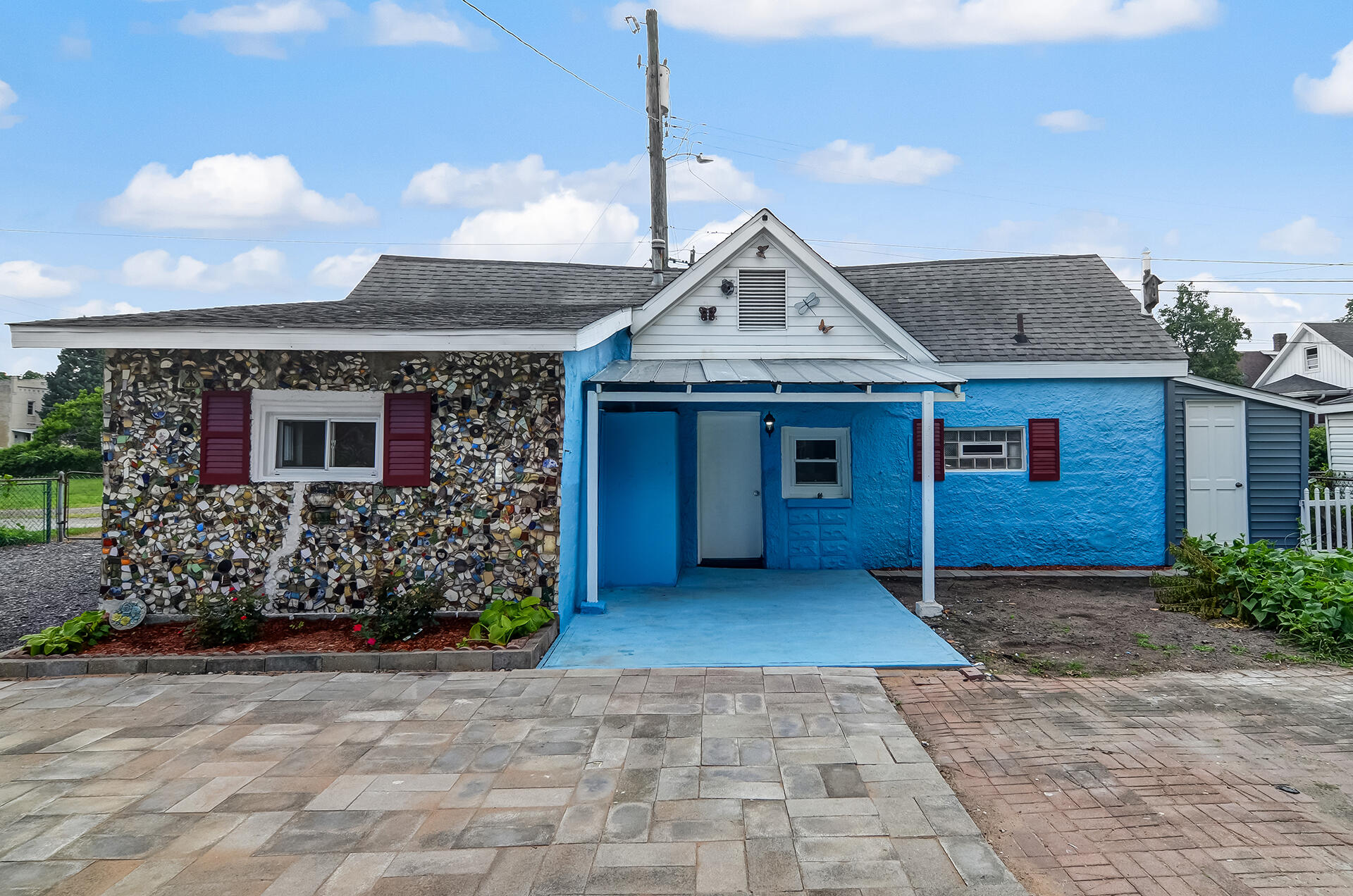 246 142nd Street Hammond, IN 46327 - Photo 6 of 30 a front view of a house with garden