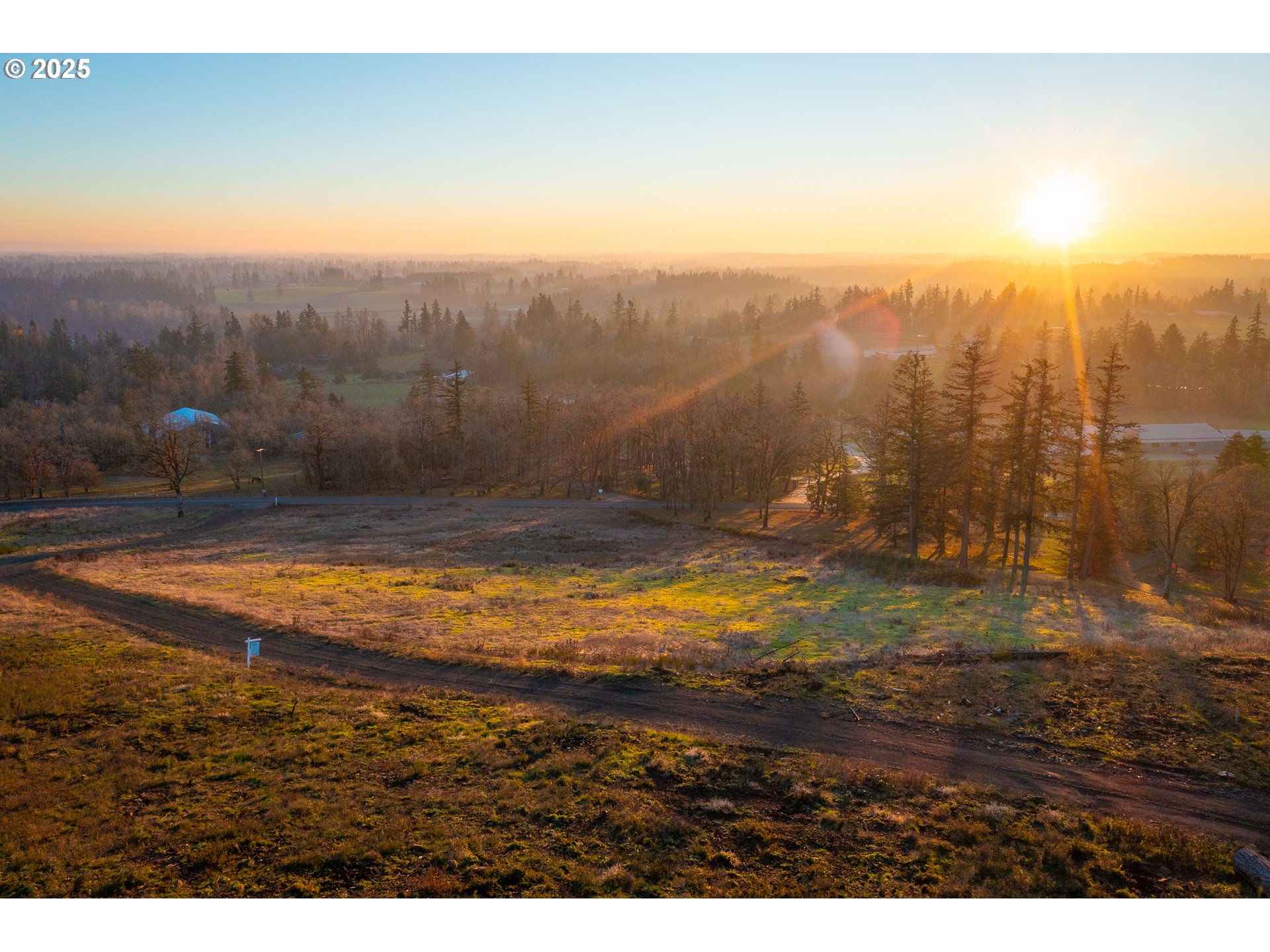 527 Southwest Hoffman Road West Linn, OR 97068 - Photo 7 of 33 a view of outdoor space and yard