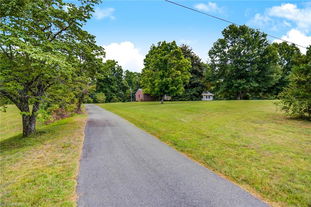 8495 Reynolda Road Pfafftown, NC 27040 - Photo 2 of 37 Gallery Image 2