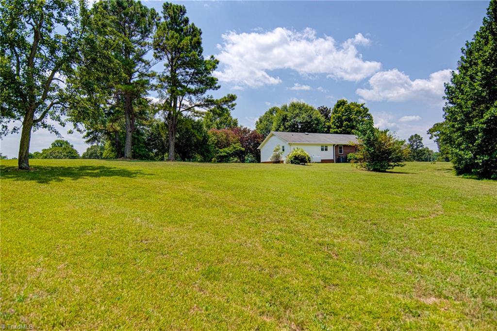 8495 Reynolda Road Pfafftown, NC 27040 - Photo 31 of 37 Gallery Image 31