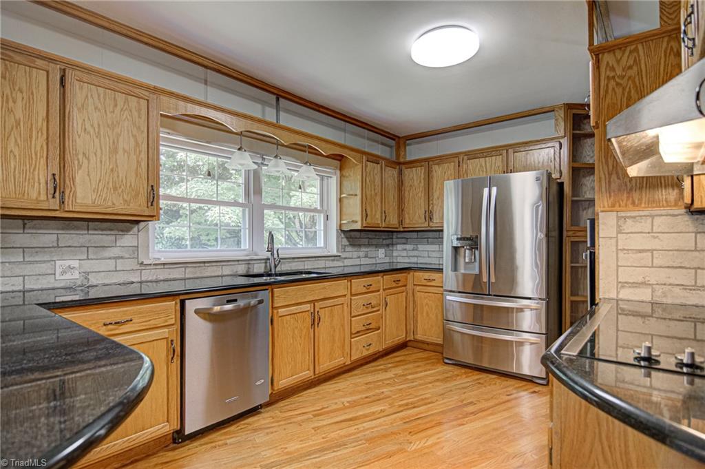 8495 Reynolda Road Pfafftown, NC 27040 - Photo 8 of 37 Gallery Image 8
