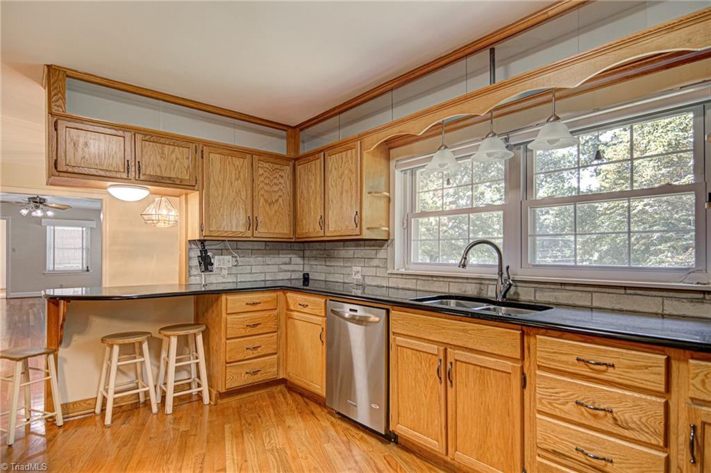 8495 Reynolda Road Pfafftown, NC 27040 - Photo 9 of 37 Gallery Image 9