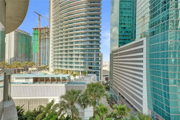 $6,900 | 300 Biscayne Blvd Way, Unit 1808W, Miami, FL 33131