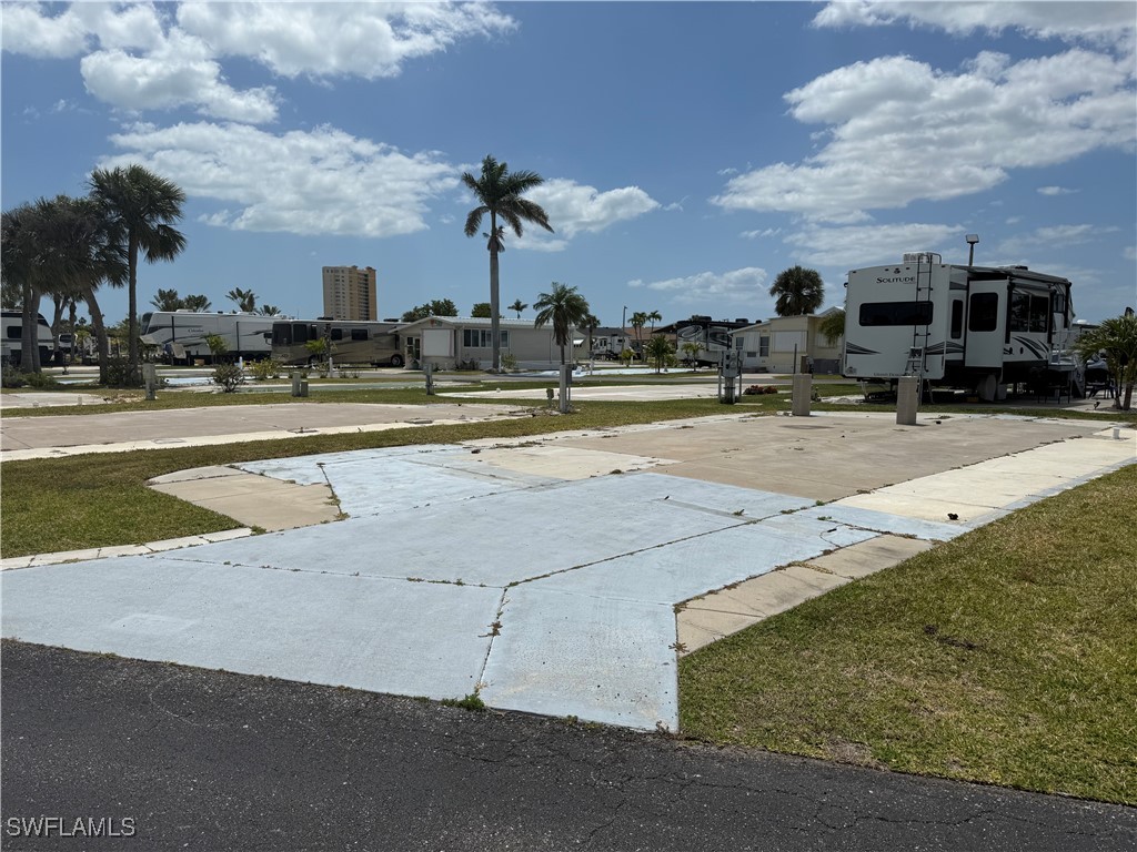 19681 Summerlin Road, Unit 527 Fort Myers, FL 33908 - Photo 2 of 10 a view of a basket ball ground