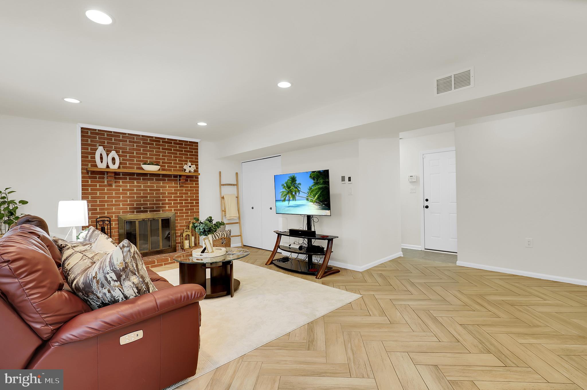 1701 Glastonberry Road Potomac, MD 20854 - Photo 18 of 41