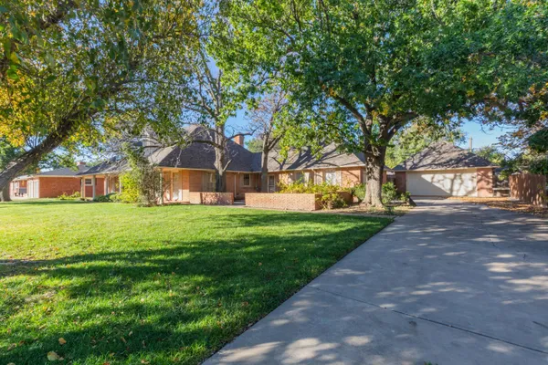 $575,000 | 2131 North Charles Street, Pampa, TX 79065