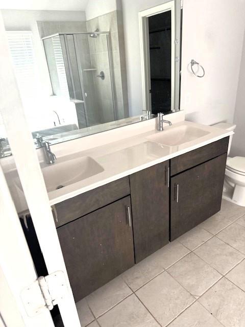 505 Bermuda Avenue Lancaster, TX 75146 - Photo 12 of 17 a bathroom with a sink and a mirror