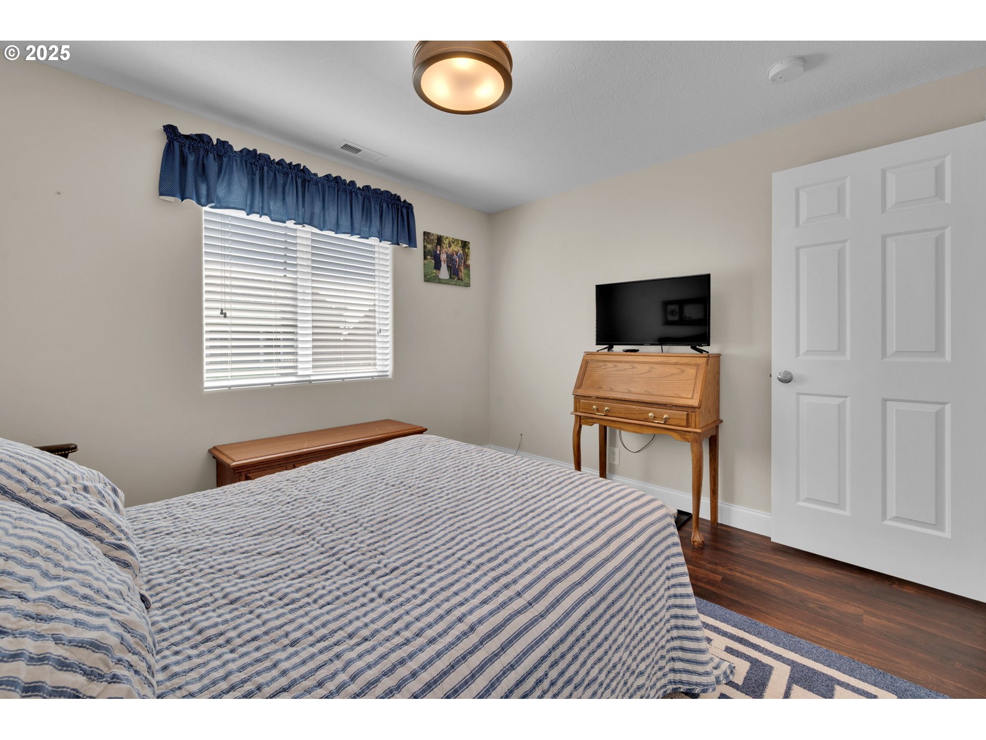 6057 Pebble Court Springfield, OR 97478 - Photo 28 of 42 a bedroom with a bed and a window