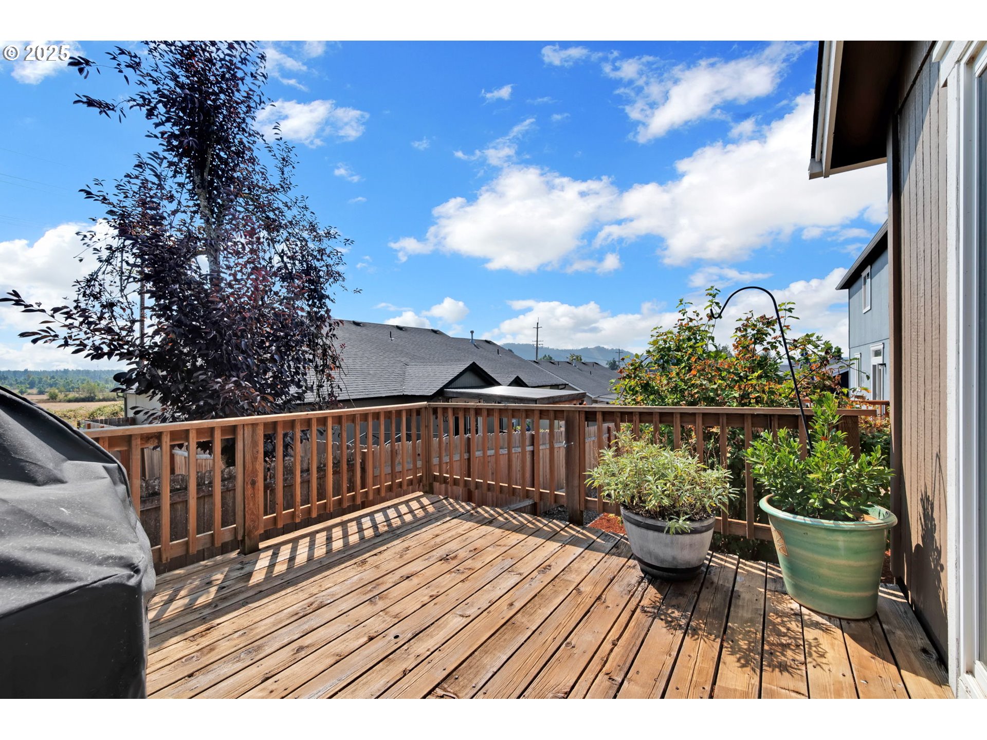 6057 Pebble Court Springfield, OR 97478 - Photo 36 of 42 a view of balcony with furniture