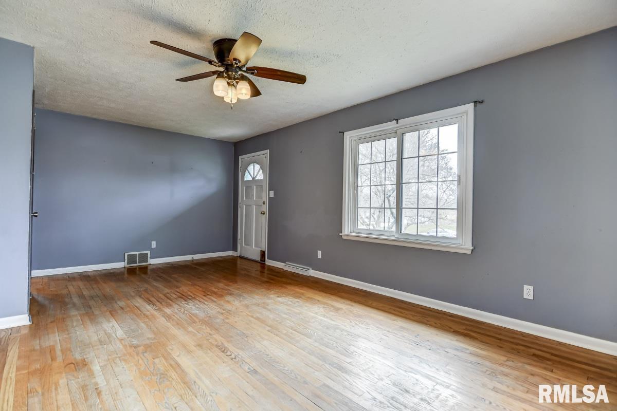15 Circle Drive Rochester, IL 62563 - Photo 8 of 36