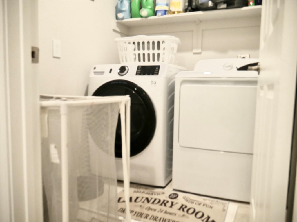 524 Taggart Trail Jarrell, TX 76537 - Photo 14 of 18 a utility room with dryer and washer