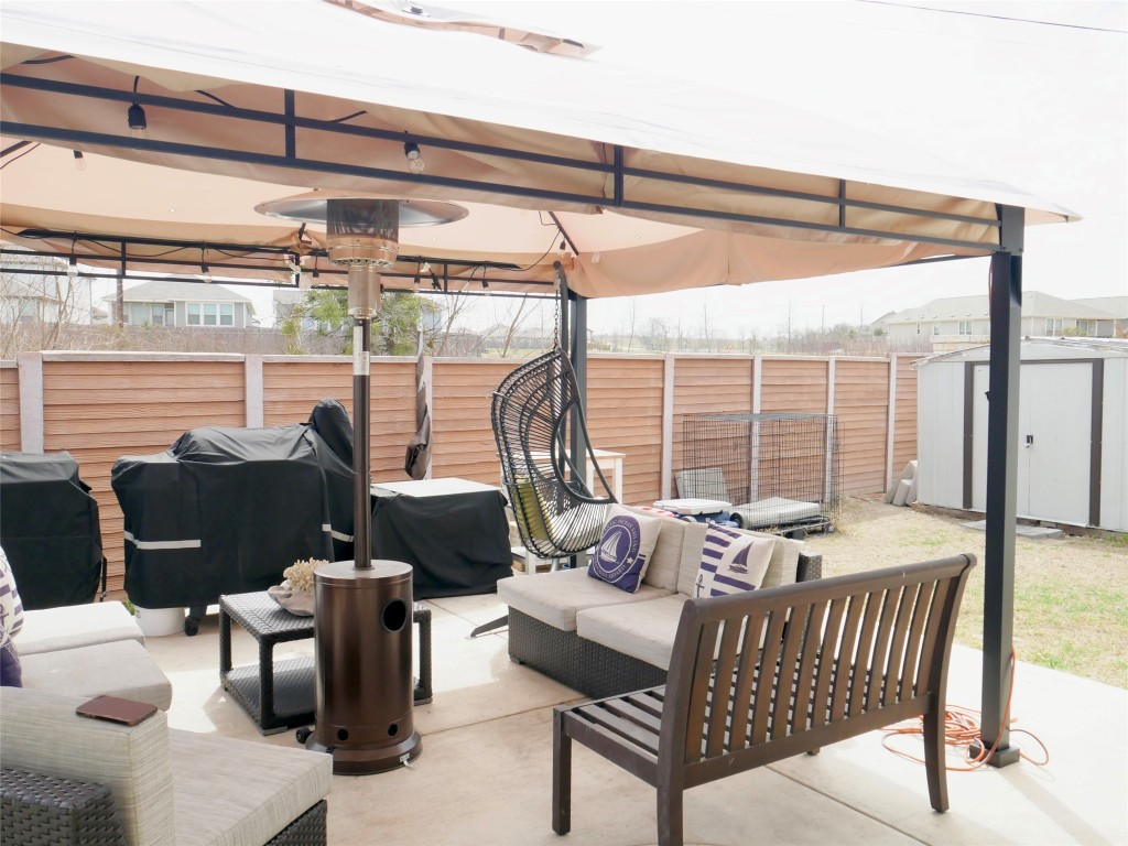 524 Taggart Trail Jarrell, TX 76537 - Photo 17 of 18 a living room with furniture