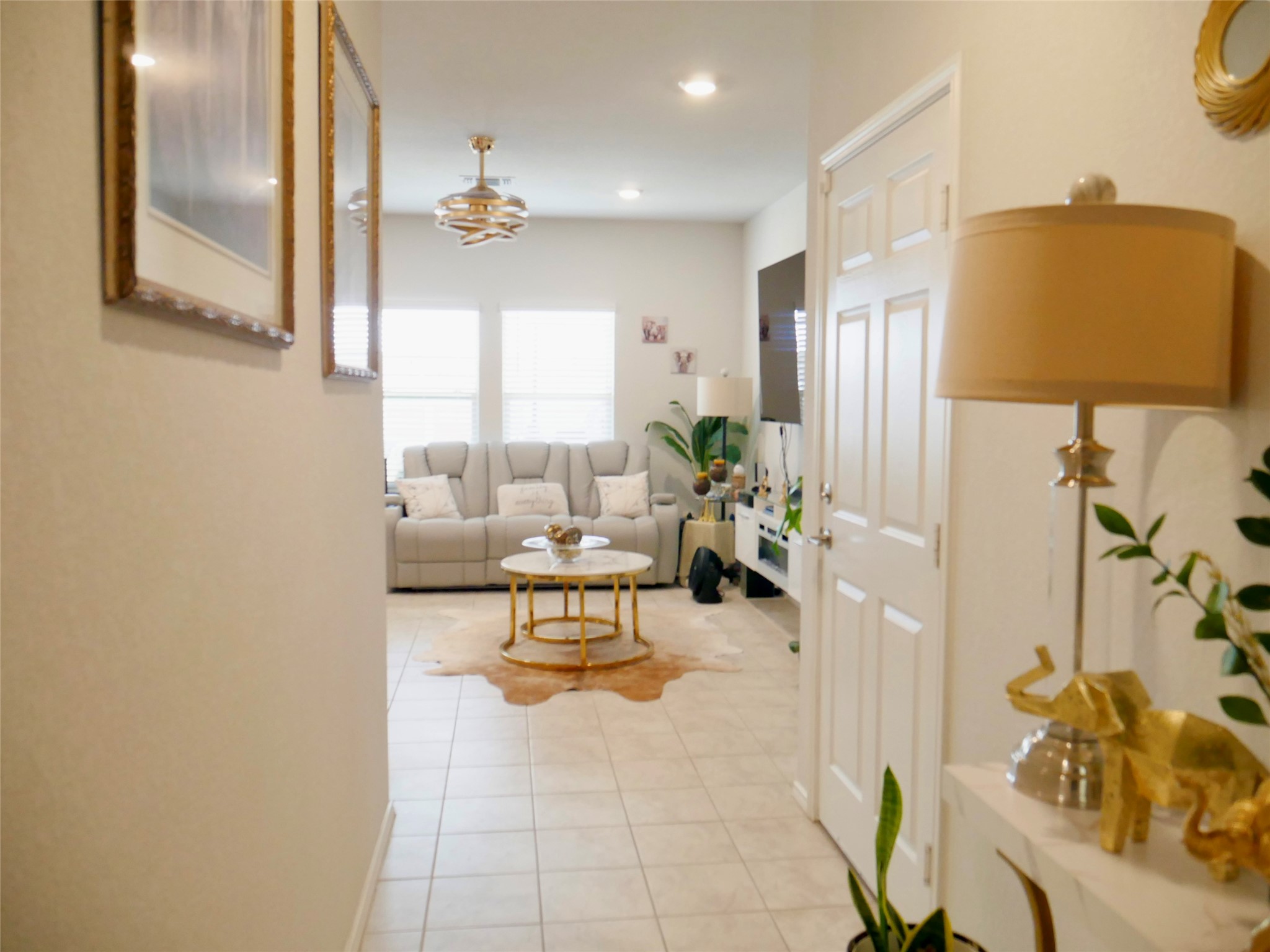 524 Taggart Trail Jarrell, TX 76537 - Photo 3 of 18 a living room with furniture and a mirror