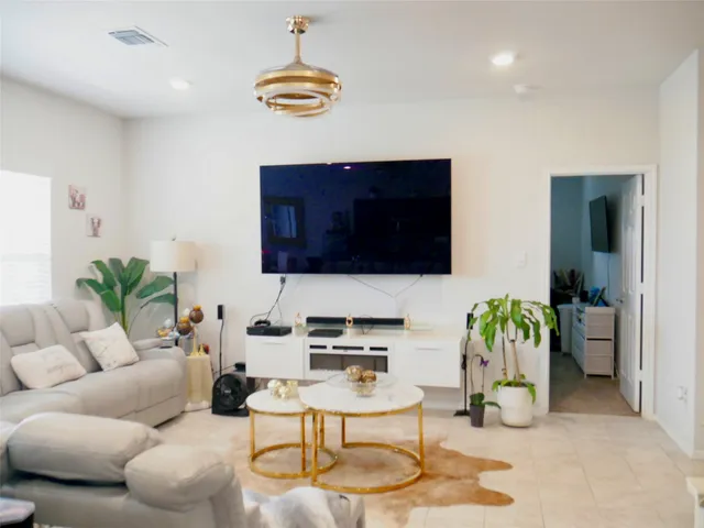 $1,750 | 524 Taggart Trail, Jarrell, TX 76537