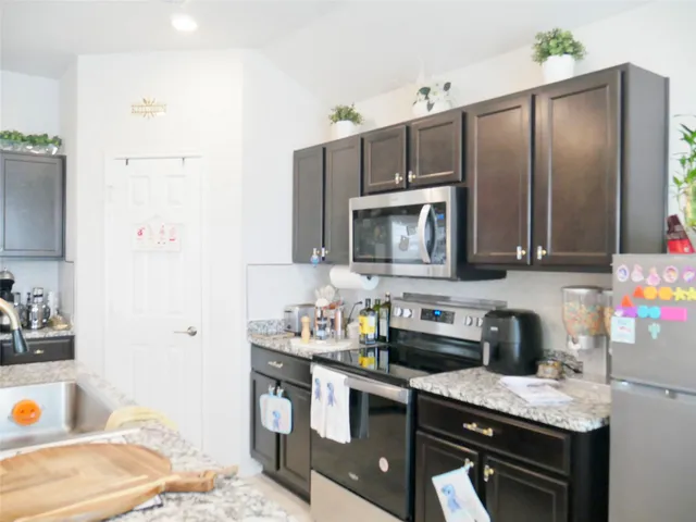 $1,750 | 524 Taggart Trail, Jarrell, TX 76537