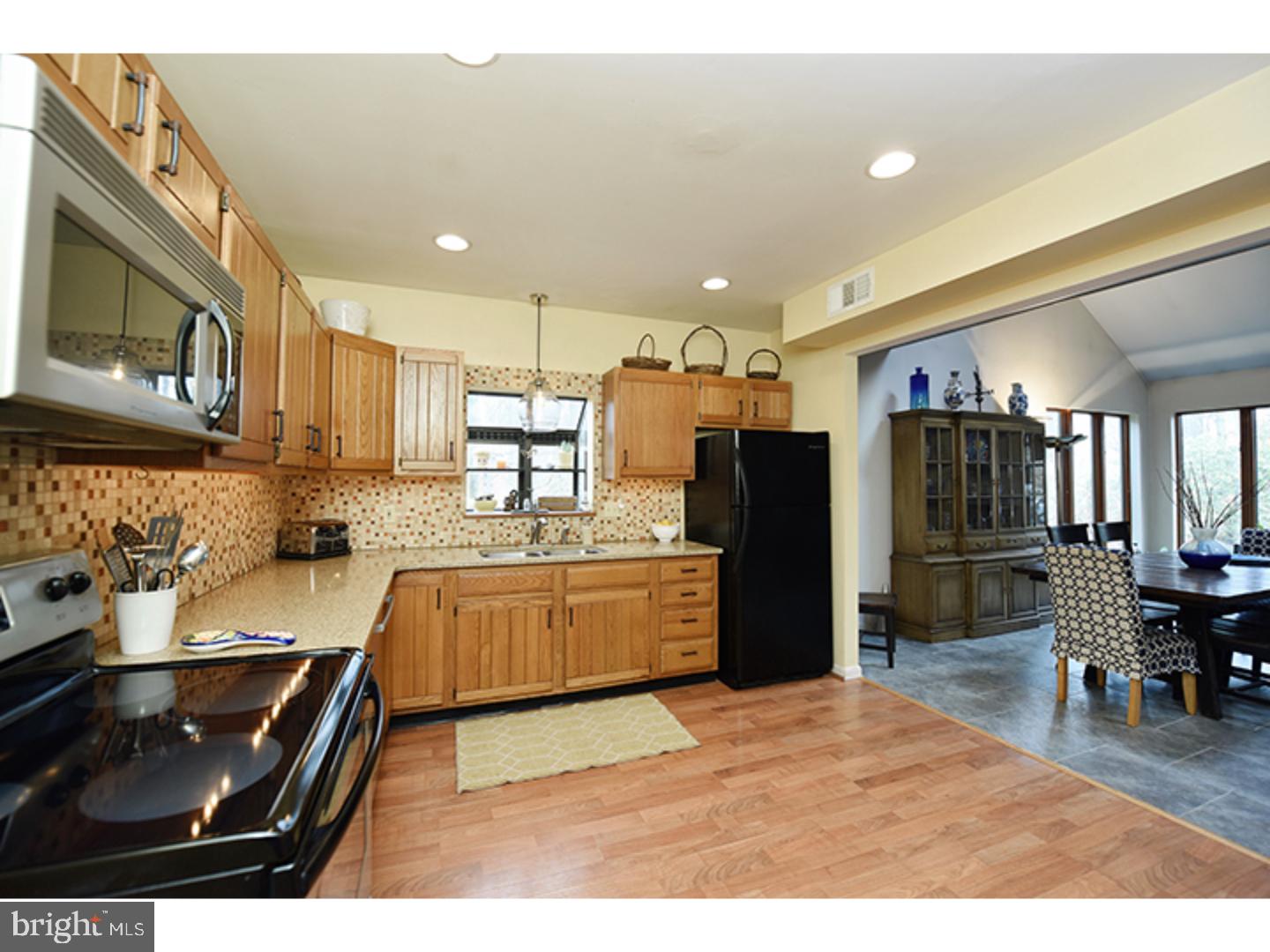 175 Niantic Road Barto, PA 19504 - Photo 9 of 24 Kitchen