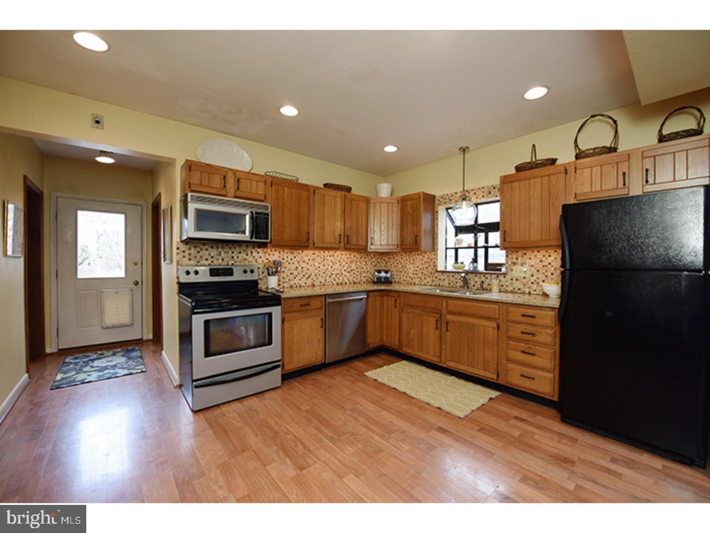 175 Niantic Road Barto, PA 19504 - Photo 10 of 24 Kitchen
