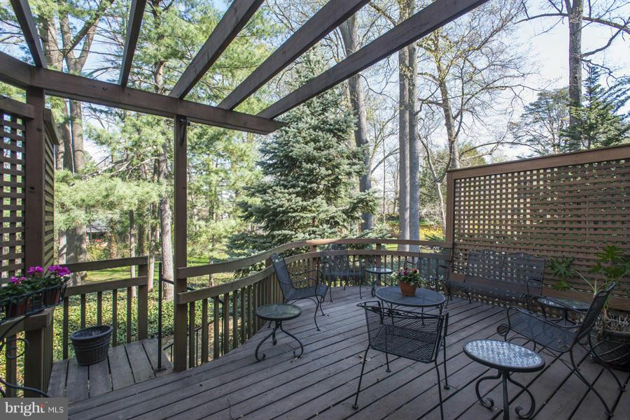 3914 North Glebe Road Arlington, VA 22207 - Photo 17 of 17 a view of two chairs in balcony