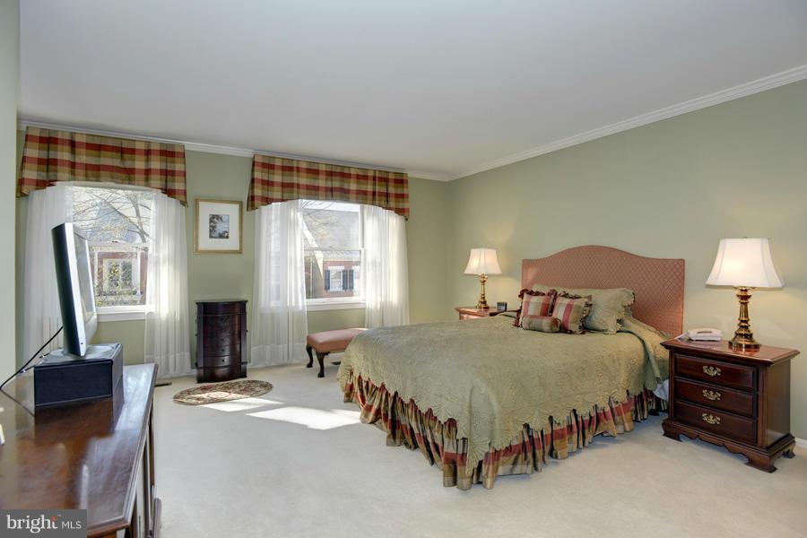3914 North Glebe Road Arlington, VA 22207 - Photo 10 of 17 a bedroom with a bed and a flat tv screen on dresser
