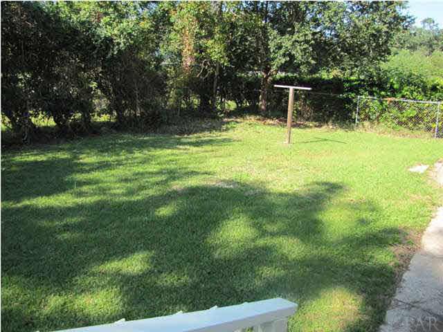 1025 Commonwealth Road Pensacola, FL 32504 - Photo 16 of 25 Bacjyard on right side