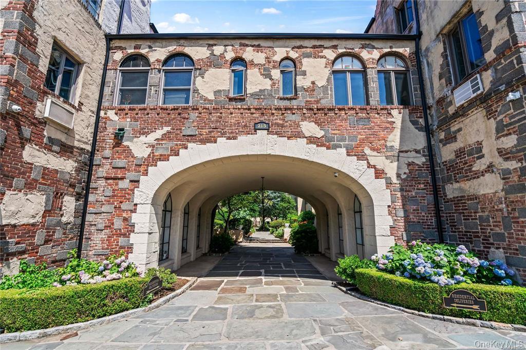 215 Middle Neck Road, Unit 13A Great Neck, NY 11021 - Photo 1 of 20 a front view of a building