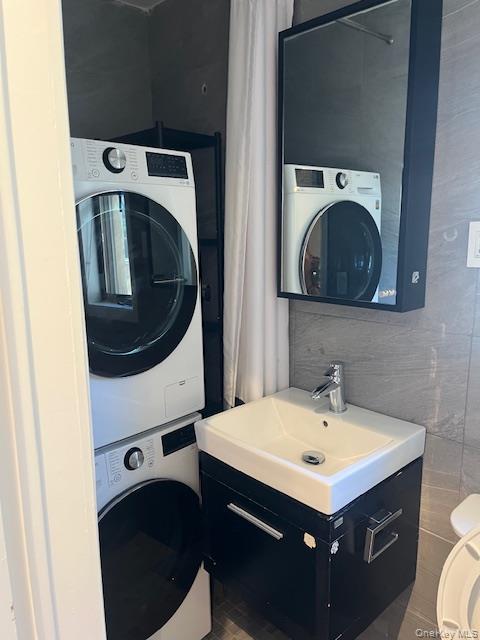 215 Middle Neck Road, Unit 13A Great Neck, NY 11021 - Photo 12 of 20 a utility room with dryer and washer