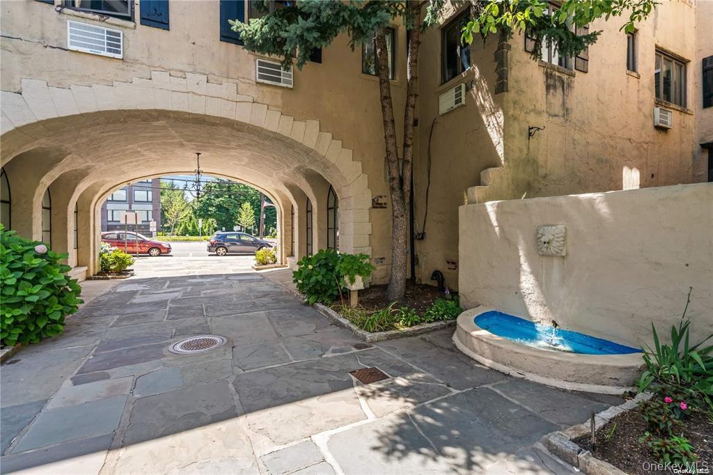 215 Middle Neck Road, Unit 13A Great Neck, NY 11021 - Photo 20 of 20 a view of fountain along with road