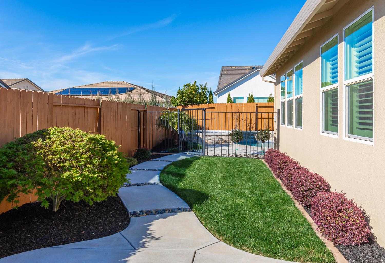 124 Basile Court Lincoln, CA 95648 - Photo 48 of 64 a view of a back yard
