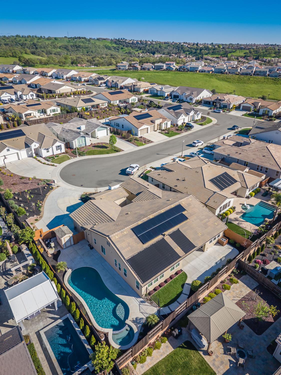 124 Basile Court Lincoln, CA 95648 - Photo 52 of 55 aerial view of residential area featuring a pool